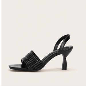 Black medium heel